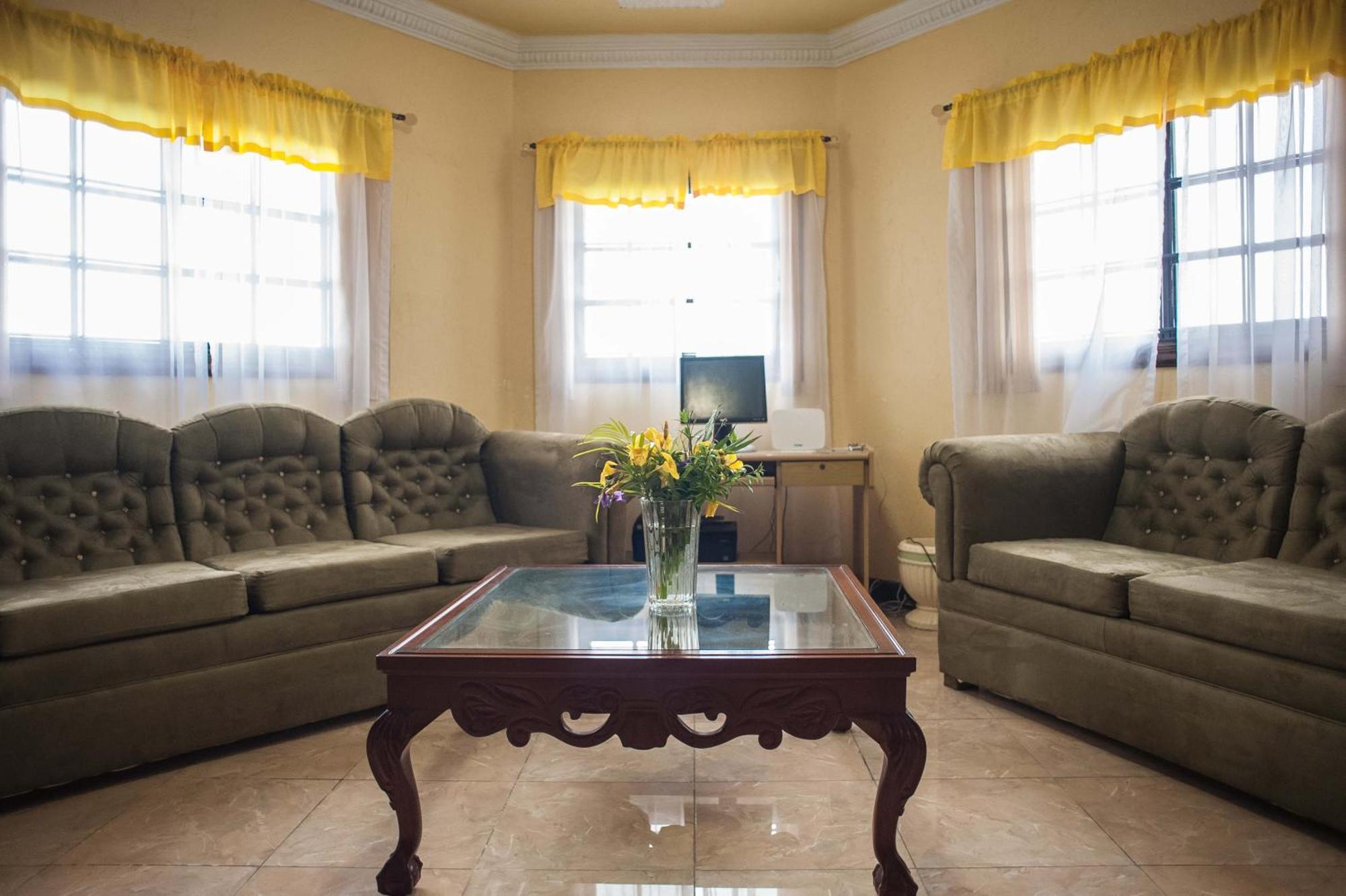 Clarridge View Guesthouse มอนเทโกเบย์ ภายนอก รูปภาพ