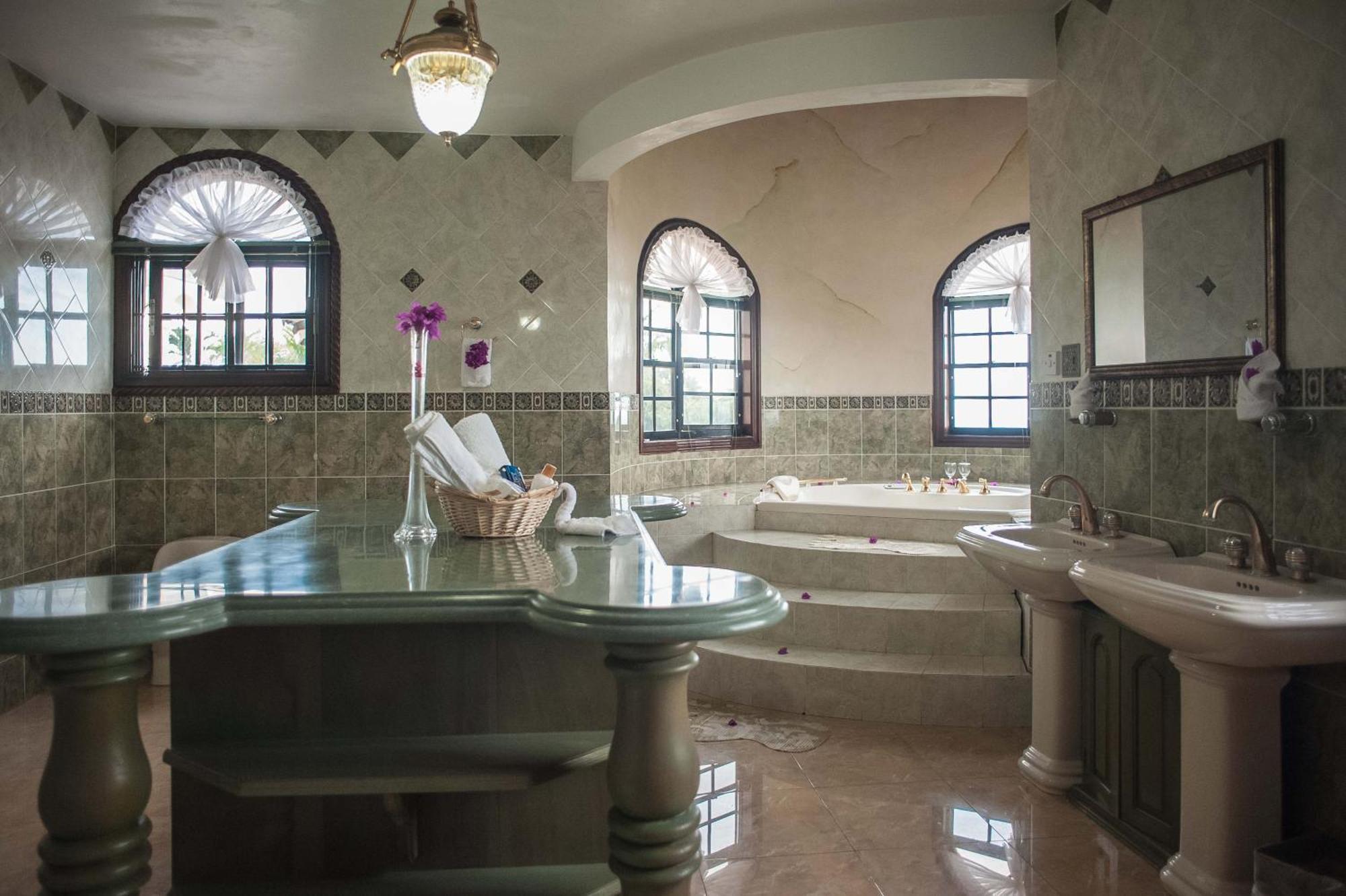 Clarridge View Guesthouse มอนเทโกเบย์ ภายนอก รูปภาพ